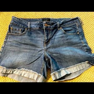 Jean shorts with side hem detail